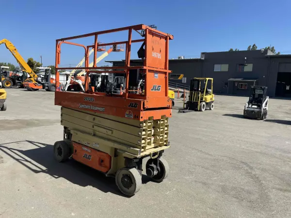 2015 JLG 2632ES