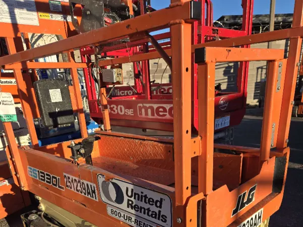 2020 JLG ES1330L
