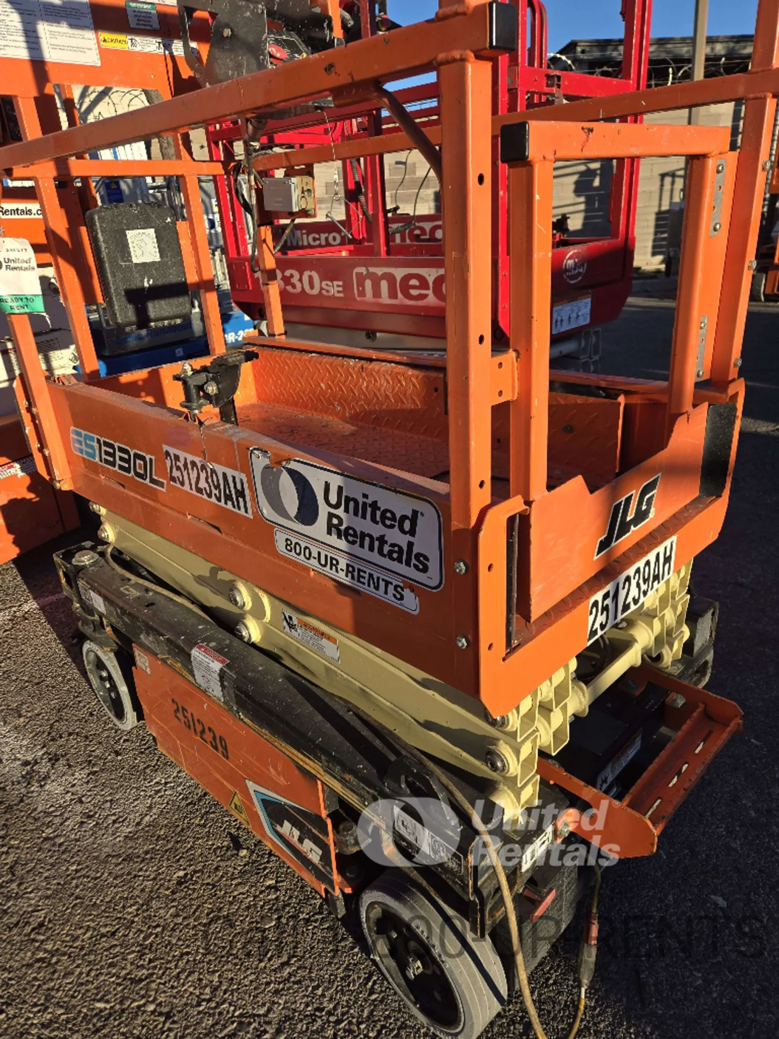 2020 JLG ES1330L