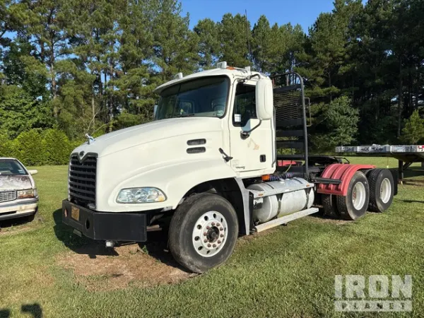2004 Mack CX613