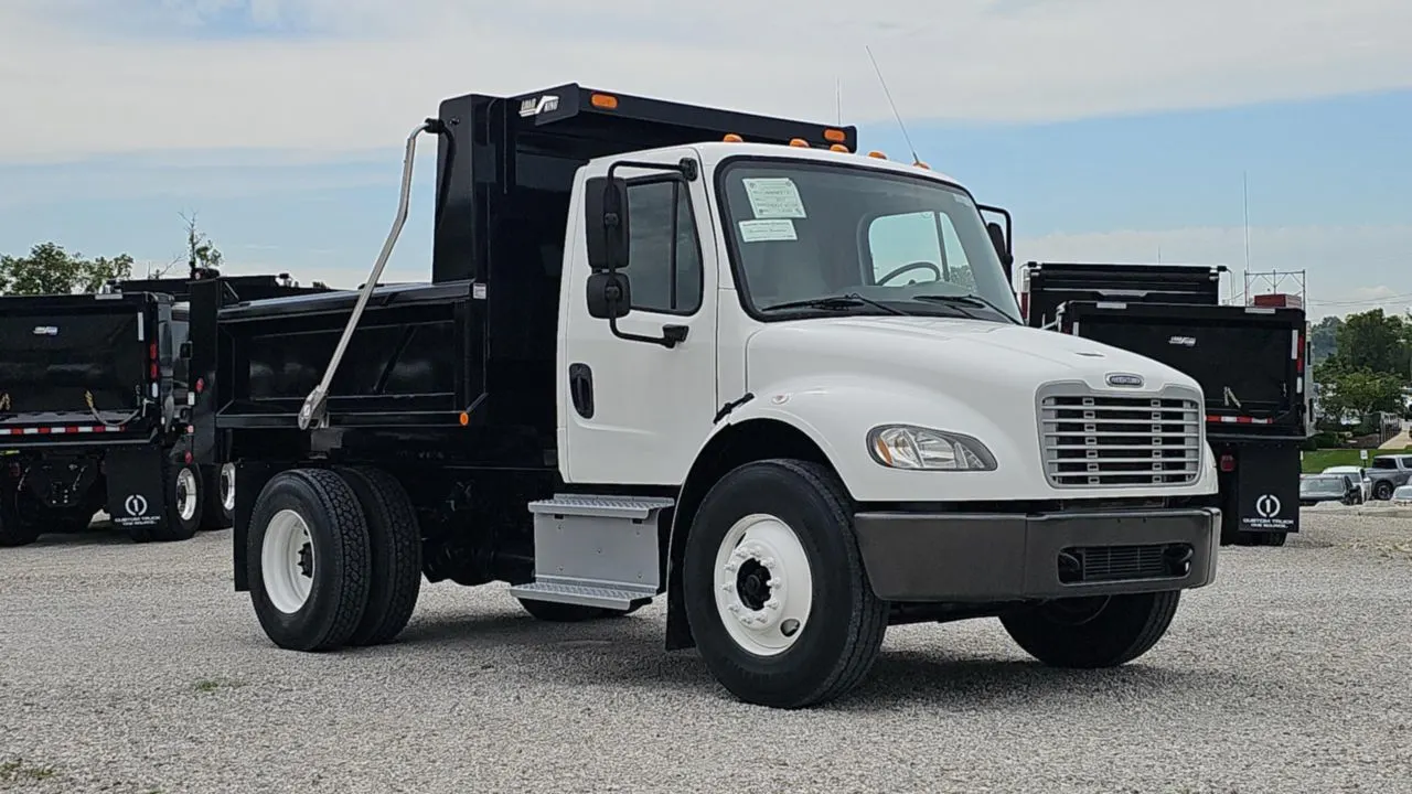 2017 Freightliner M2106