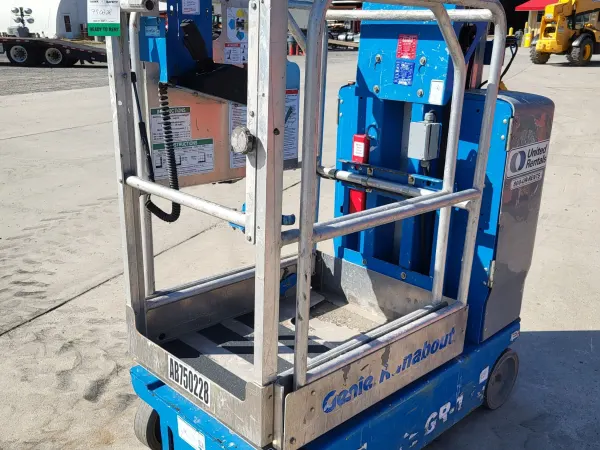 2017 Genie GR-12 Self-Propelled One-Person