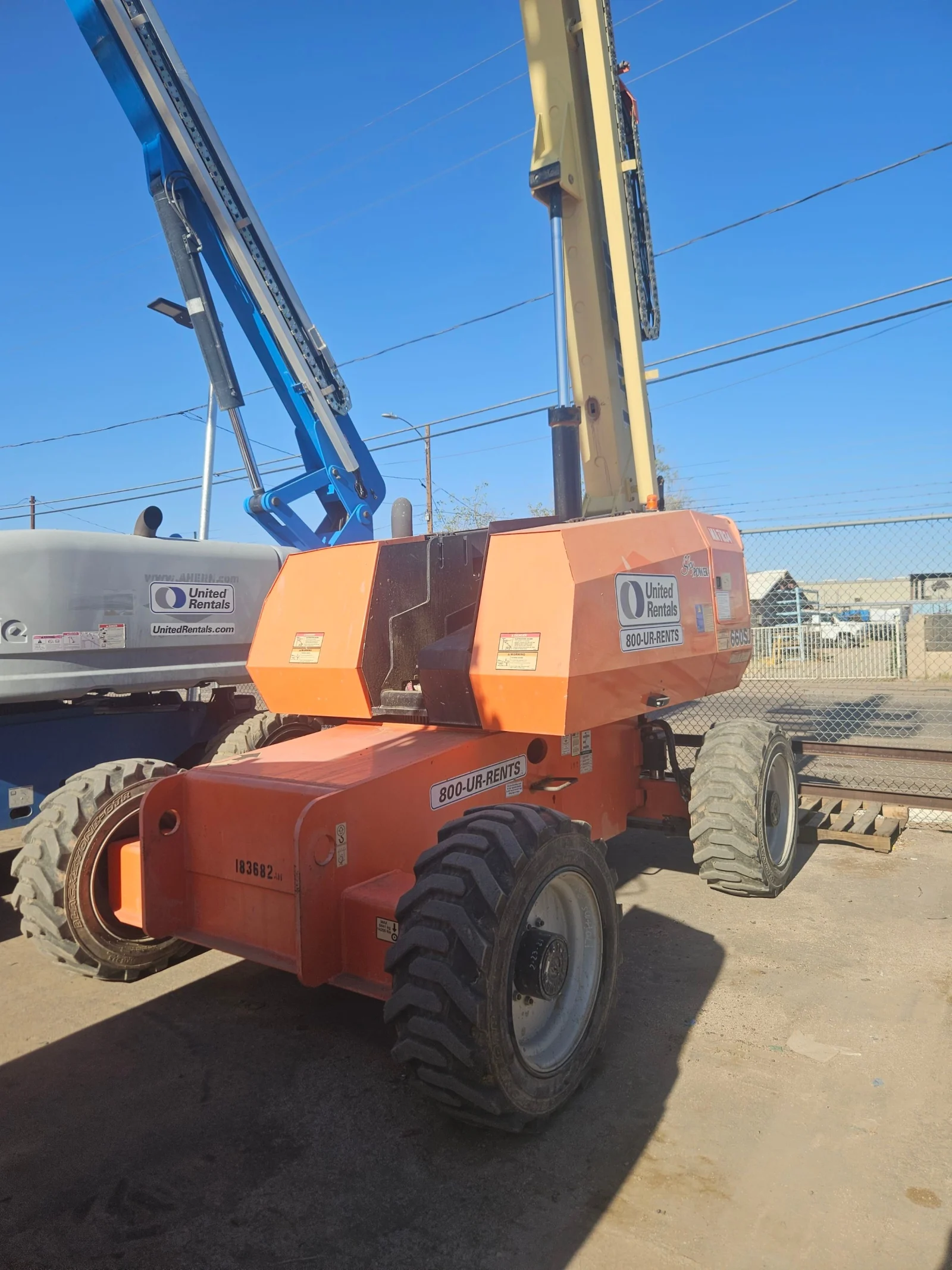 2017 JLG 660SJ