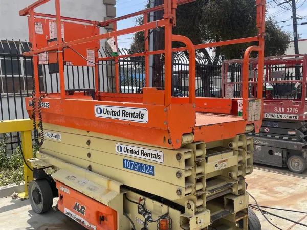 2018 JLG 3246ES