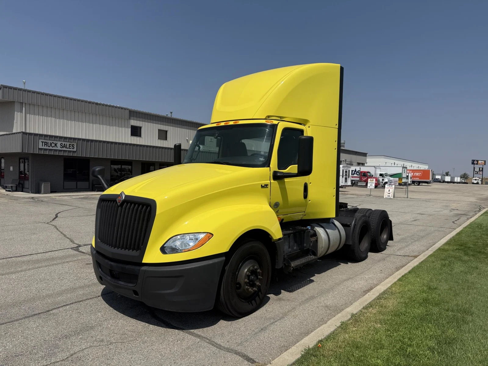 2023 International LT625