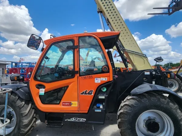 2023 JLG AG925