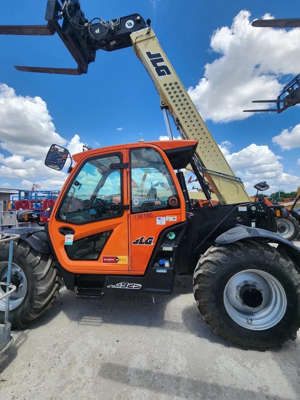2023 JLG AG925