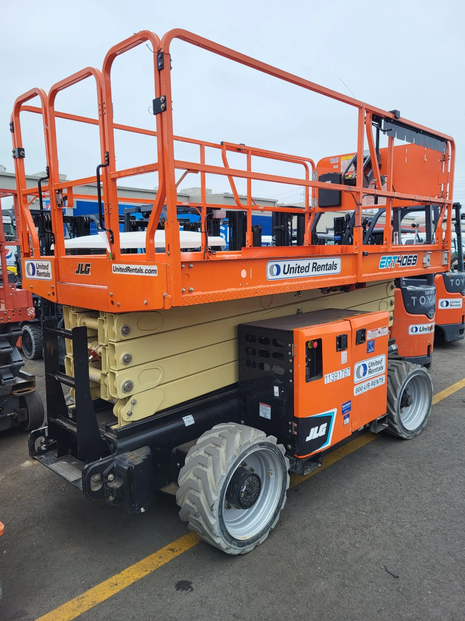 2022 JLG ERT4069