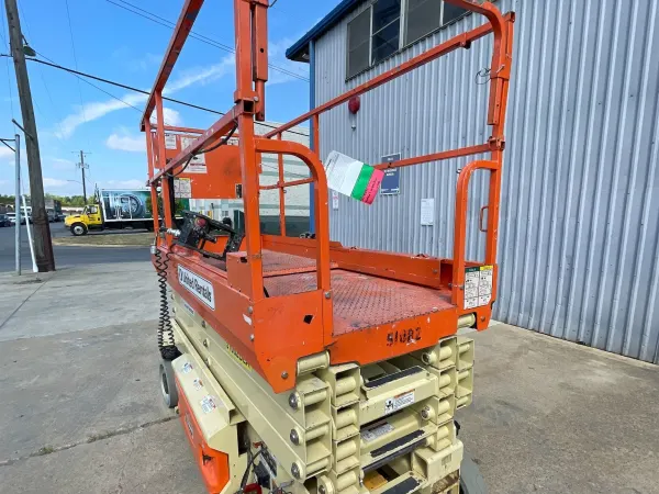 2017 JLG 3246ES