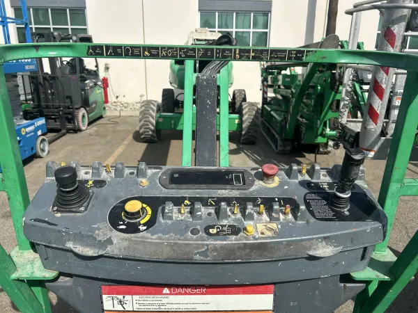 2017 JLG M600JP