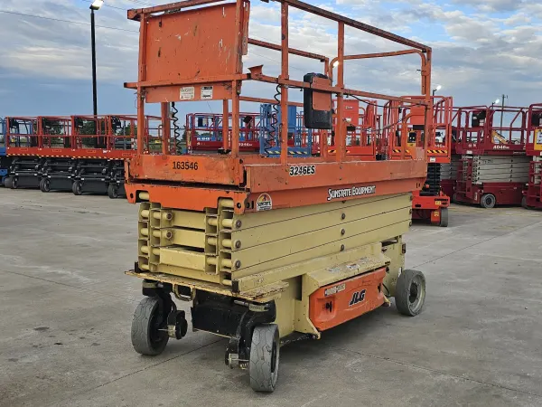 2017 JLG 3246ES