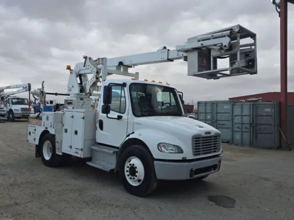 2019 Freightliner M2106