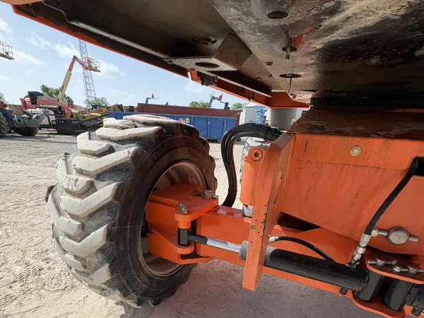 2011 JLG 660SJ