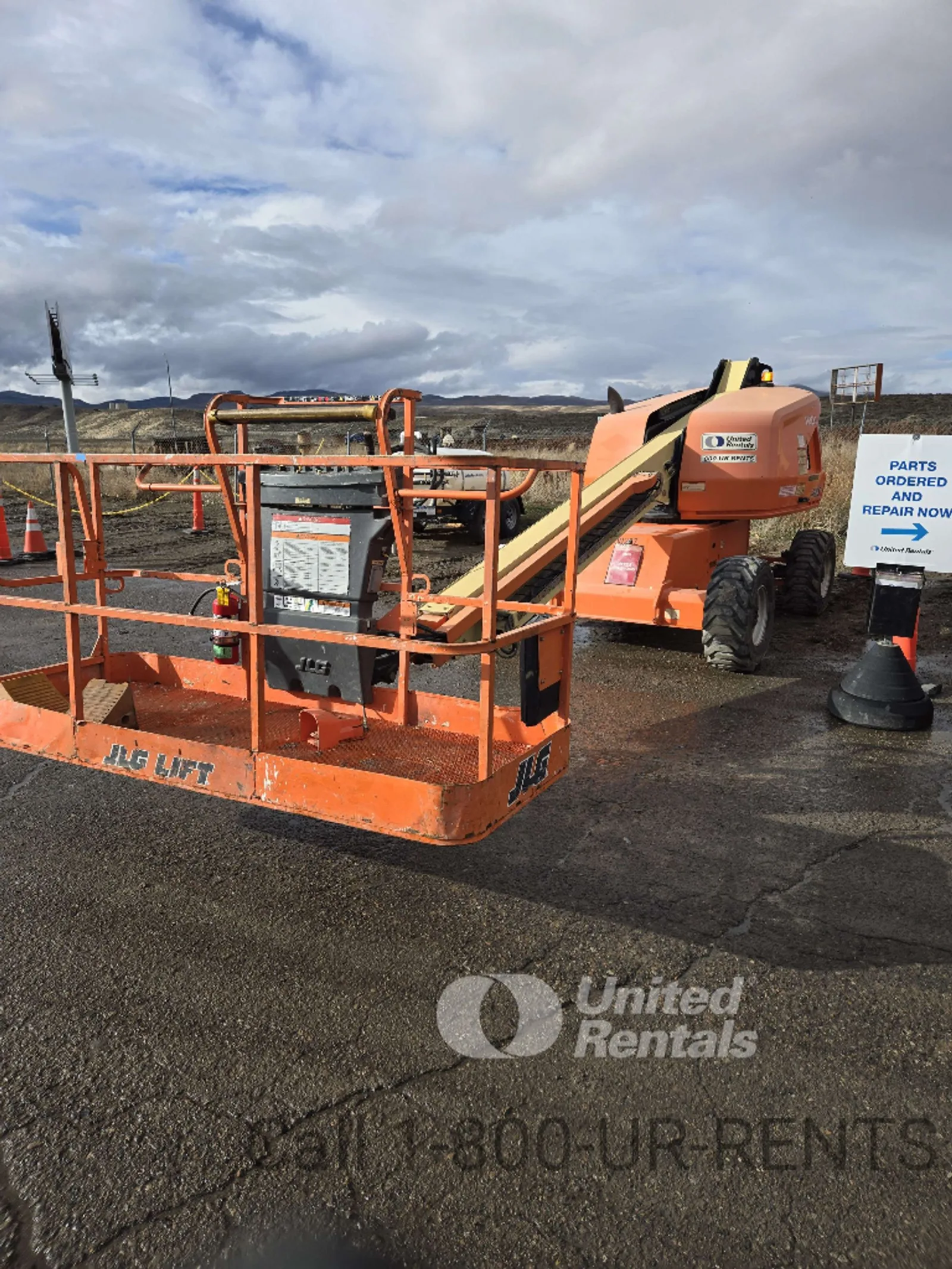 2018 JLG 400S
