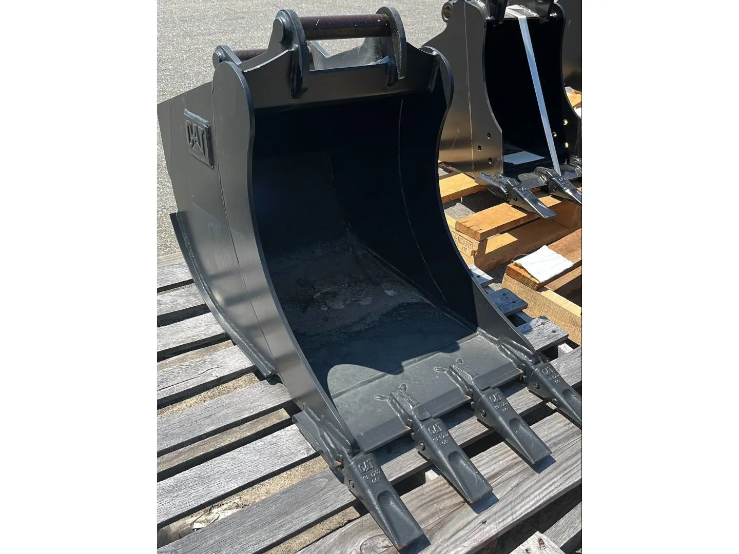 2023 Caterpillar 302.7-304 20INCH HEAVY DUTY BUCKET,S40