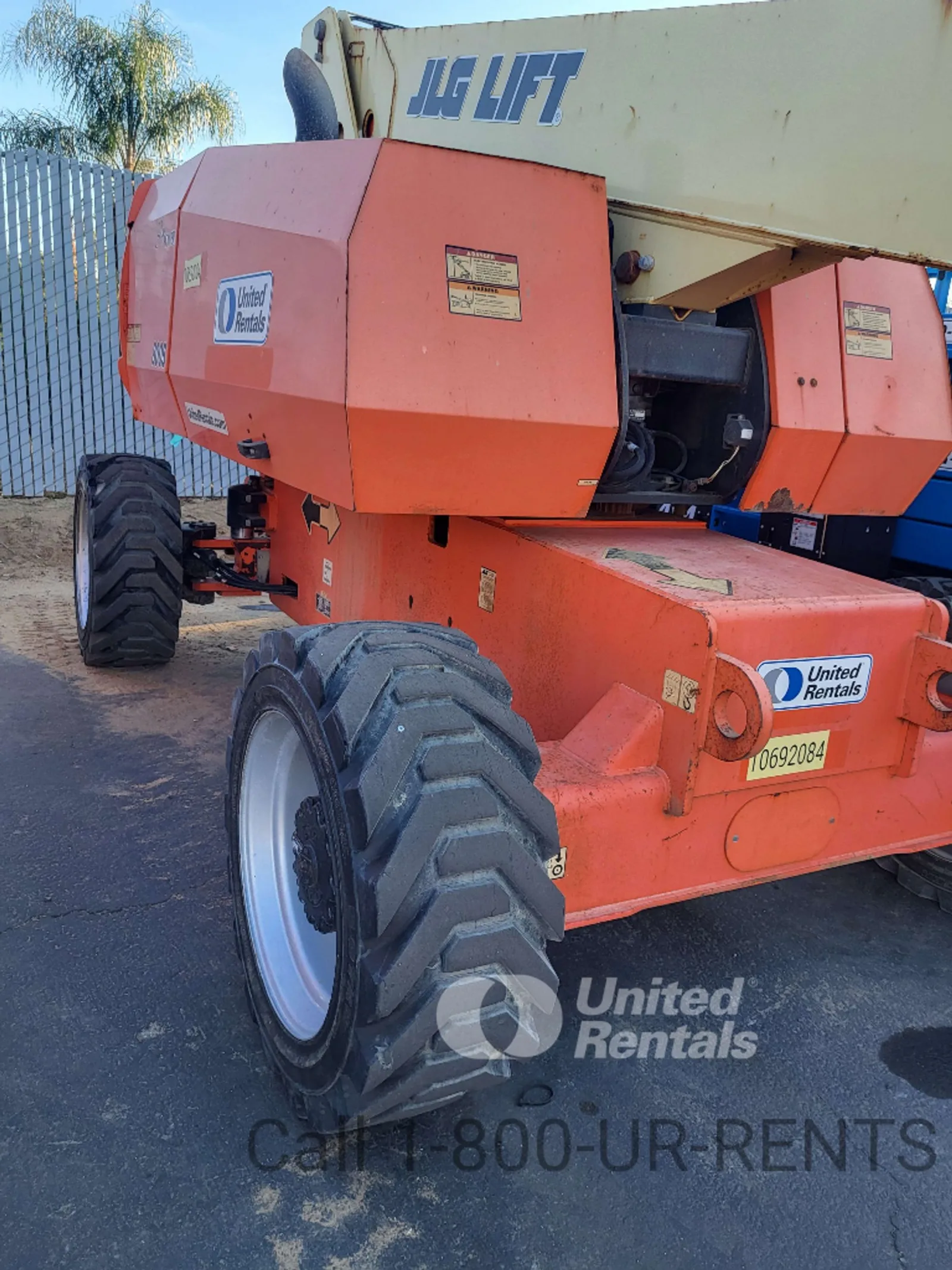 2017 JLG 800S