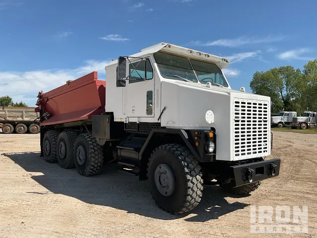 1994 Oshkosh M1070