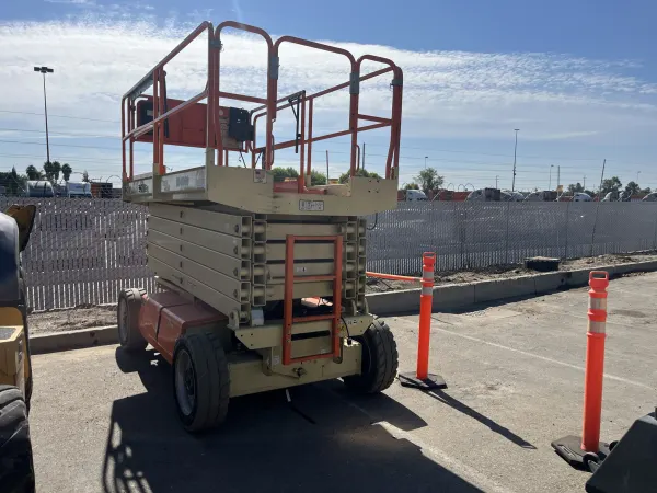 2017 JLG M4069LE