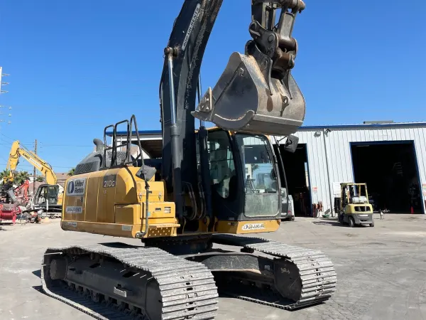 2018 John Deere 210G LC