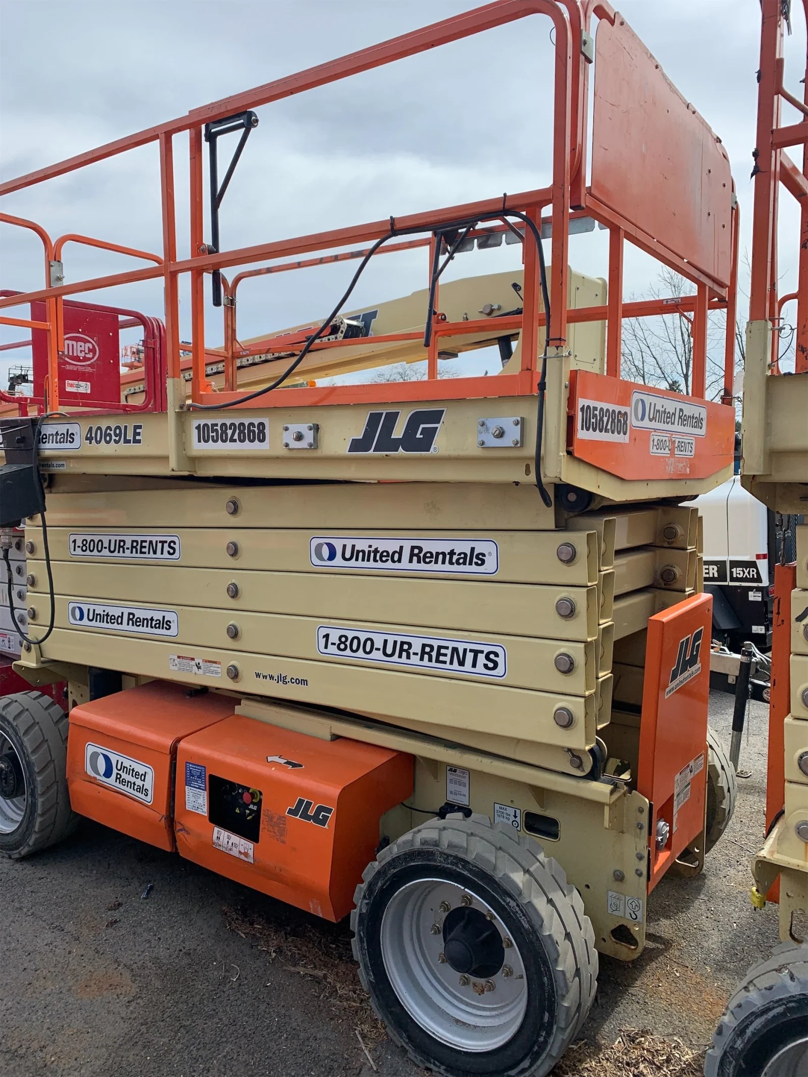 2017 JLG 4069LE