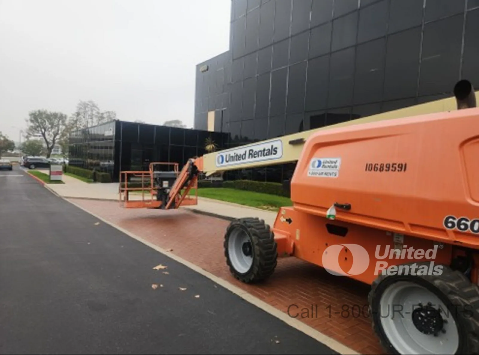 2017 JLG 660SJ