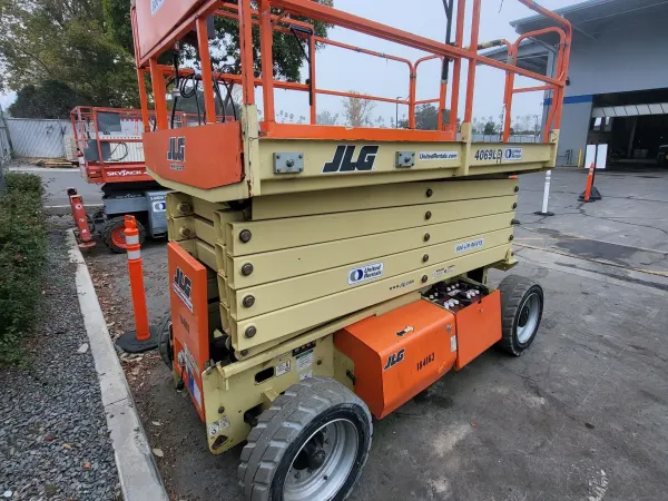2017 JLG 4069LE