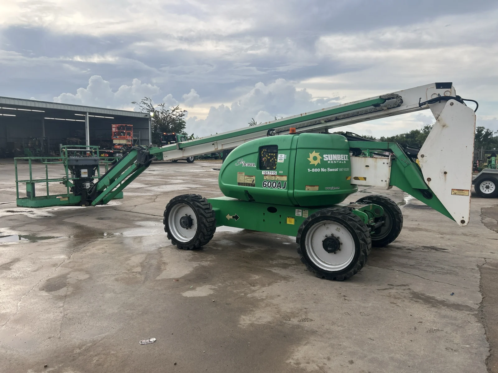 2017 JLG 600AJ