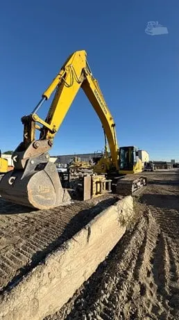 2022 Komatsu PC390 LC-11