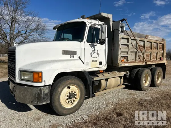 1998 Mack CH613