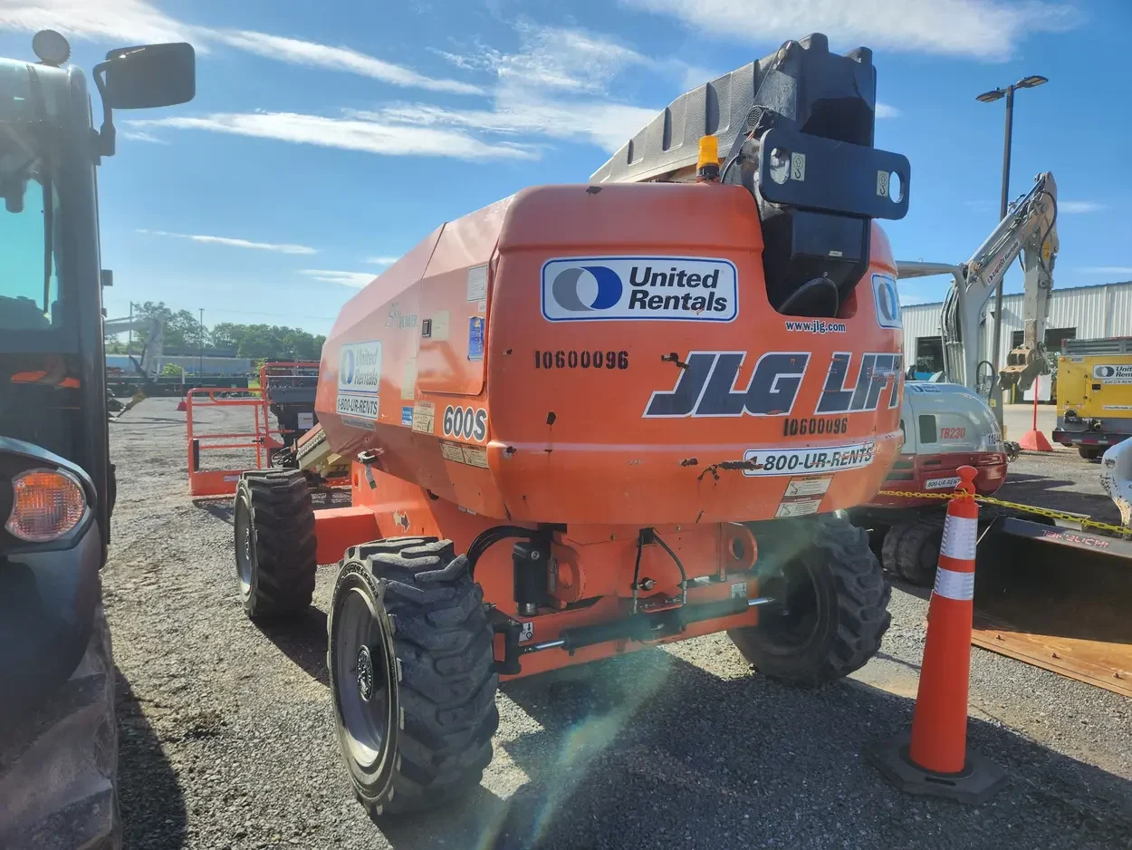 2017 JLG 600S