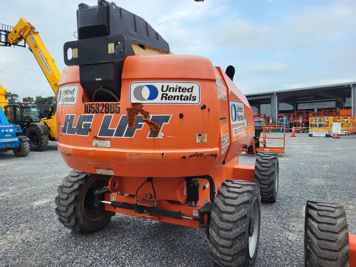 2017 JLG 660SJ