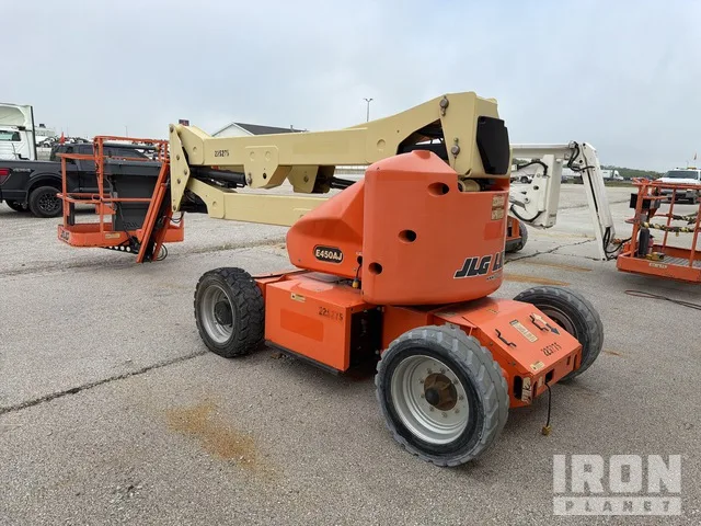 2017 JLG E450AJ