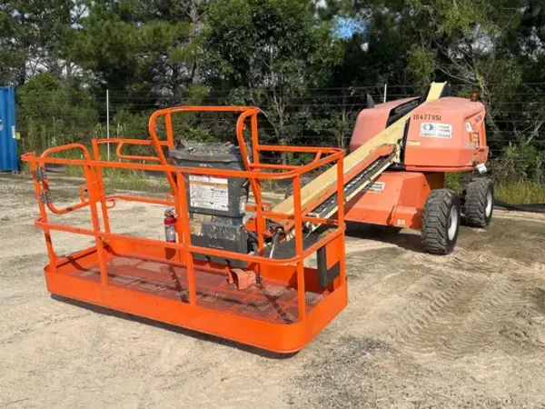2016 JLG 400S