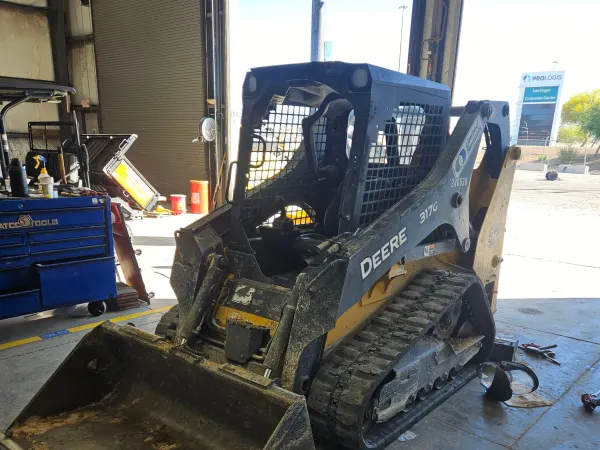 2019 John Deere 317G