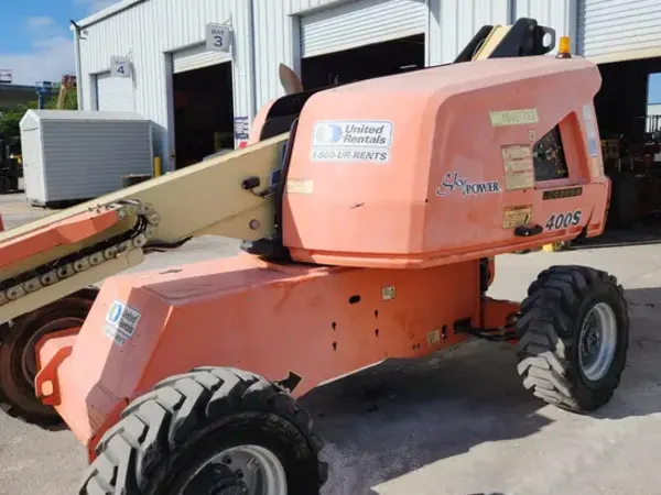 2016 JLG 400S