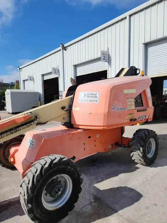 2016 JLG 400S