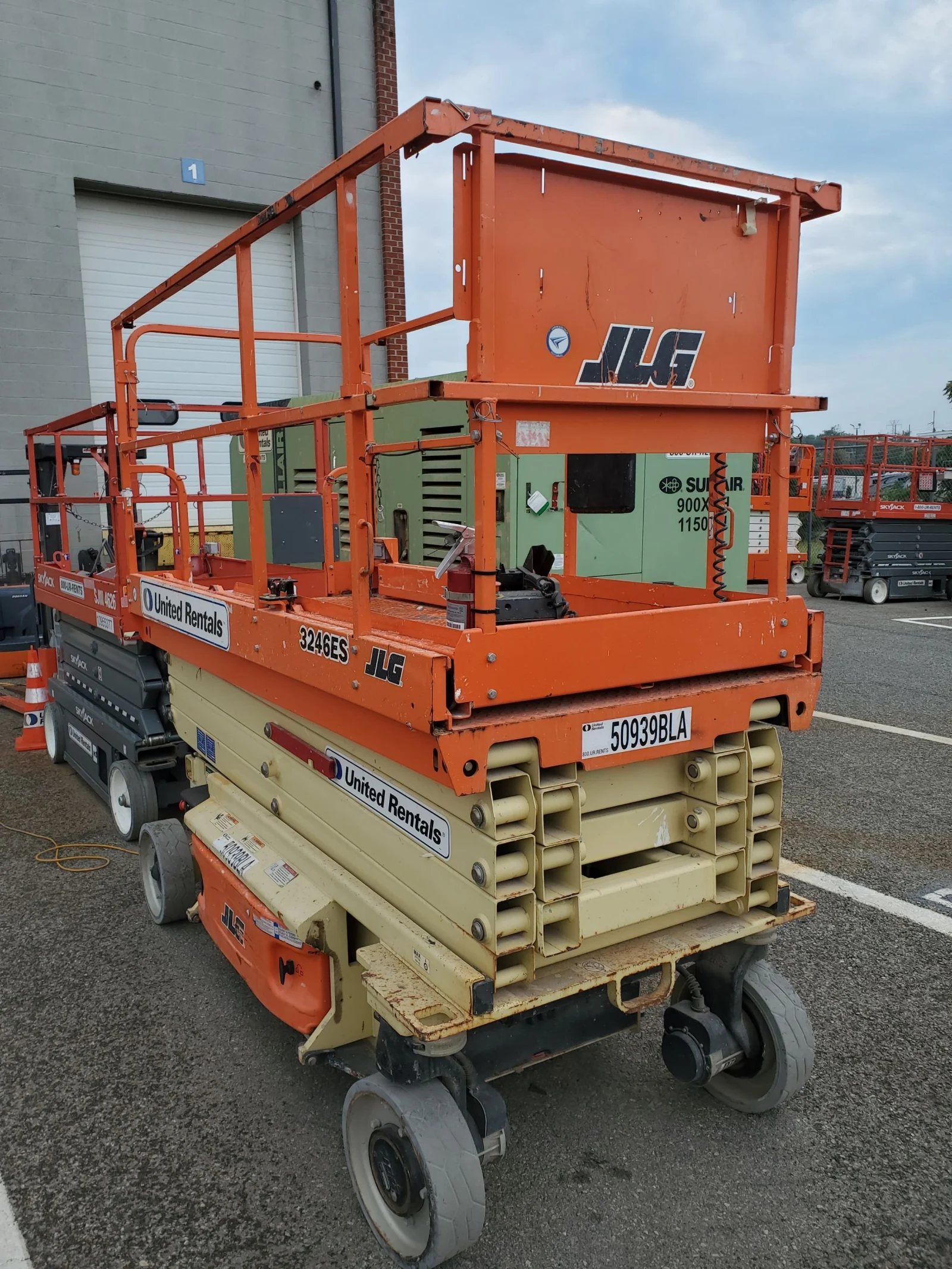 2017 JLG 3246ES