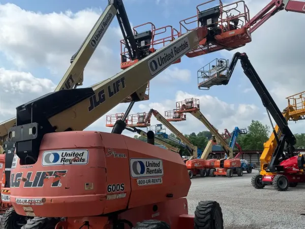 2017 JLG 600S