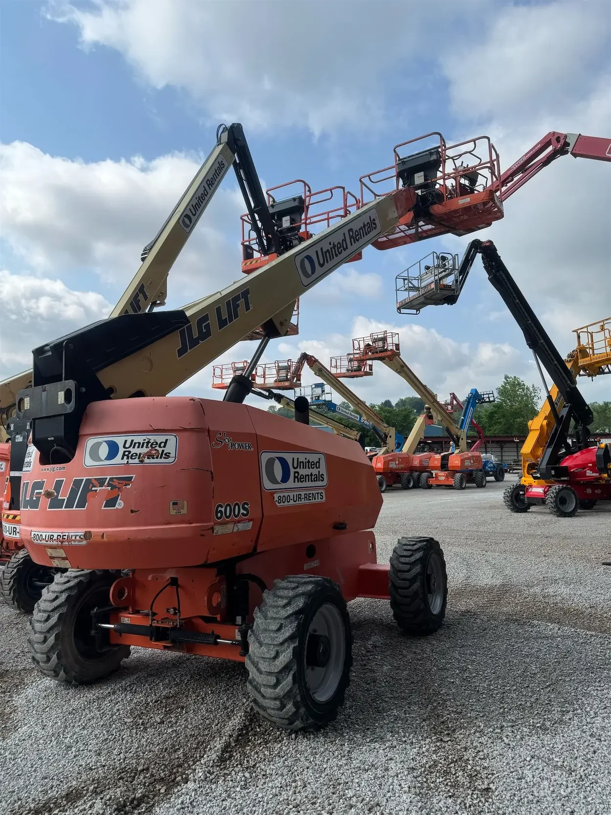 2017 JLG 600S