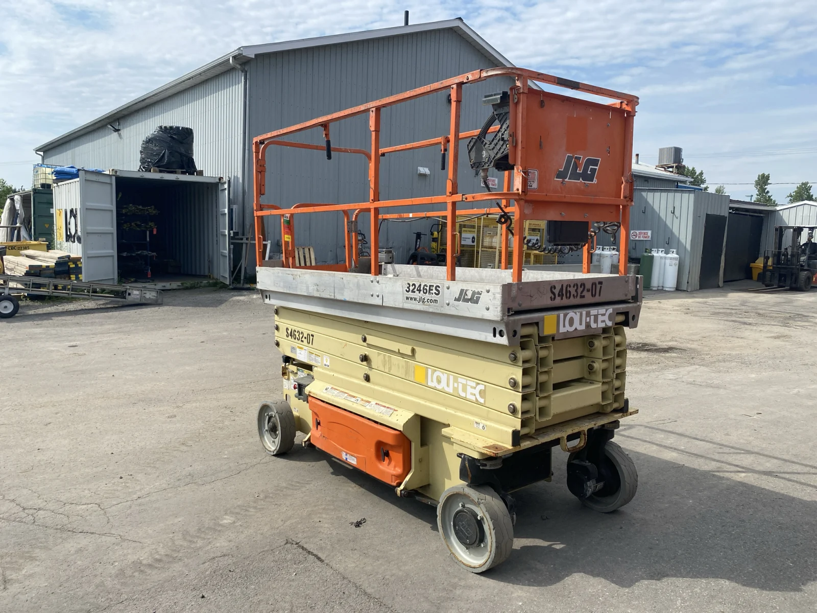 2015 JLG 3246ES