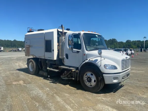 2020 Freightliner M-2