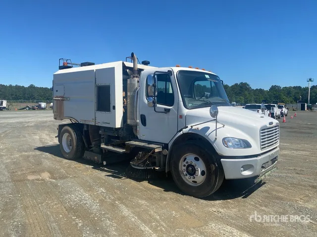 2020 Freightliner M-2