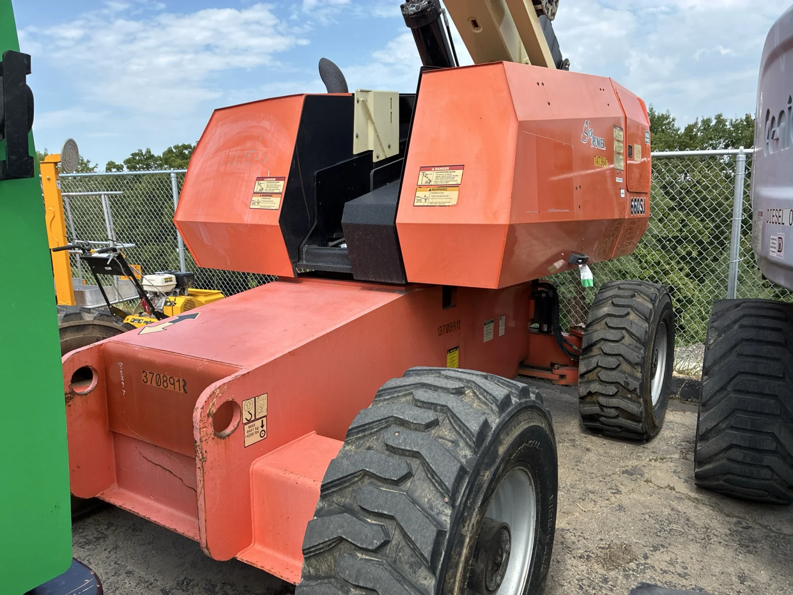 2015 JLG 660SJ