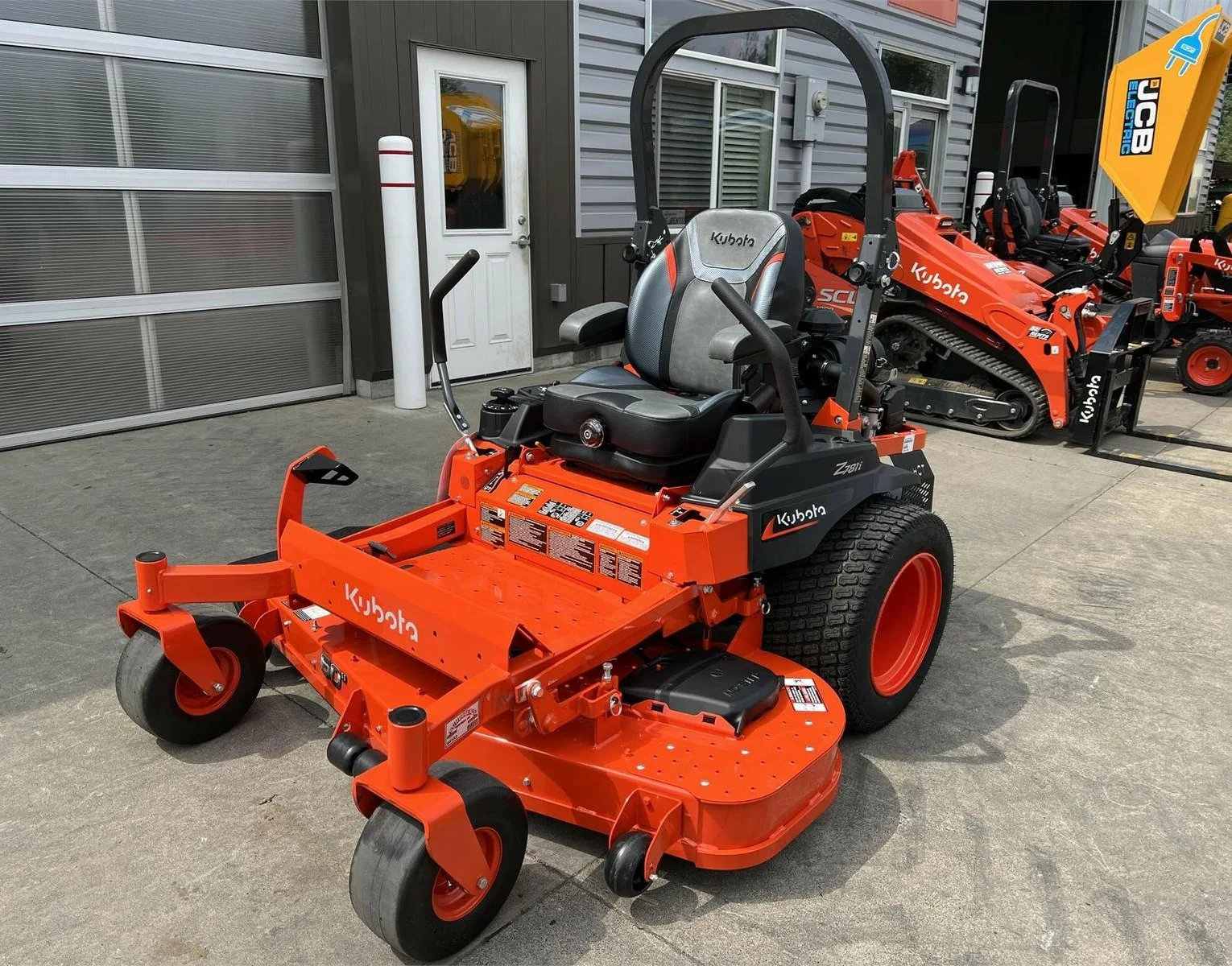 Kubota Z781i Lawn Mower - front view