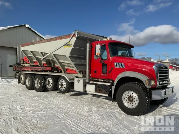 2015 Mack GU713