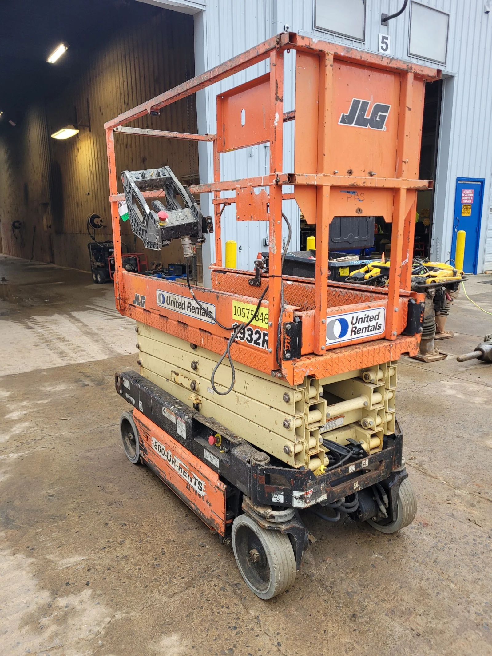 2017 JLG 1932R