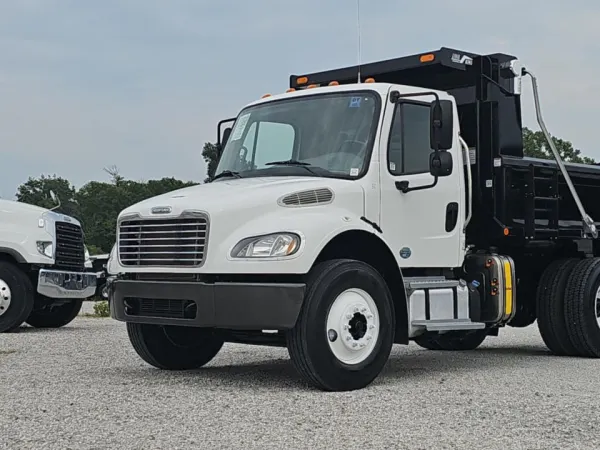 2017 Freightliner M2106