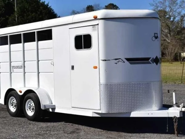 2002 Logan Coach 3HBP 3 Horse Trailer