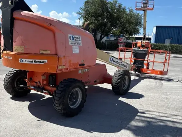 2016 JLG 400S