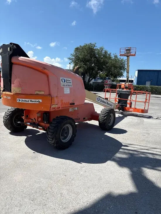 2016 JLG 400S